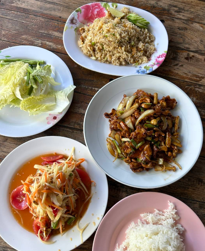 イサーン料理がメインですが各種タイ料理も堪能できます