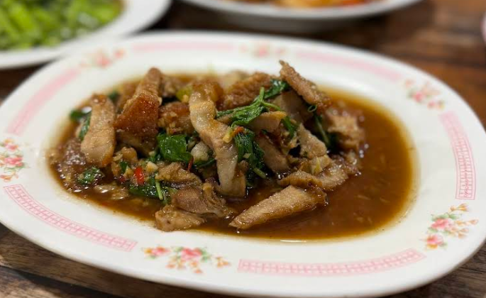 焼いた肉を使ったハーブサラダ