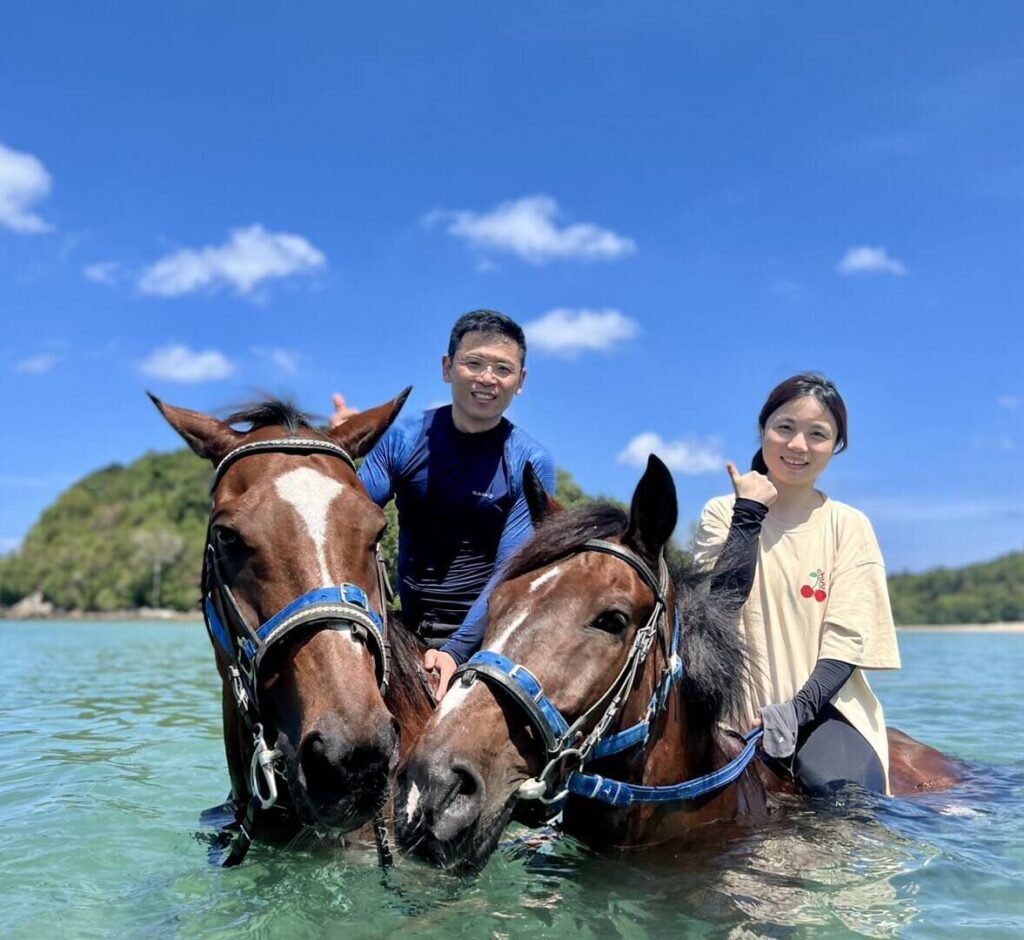 ラグーナビーチ朝限定海へ入る乗馬ツアー