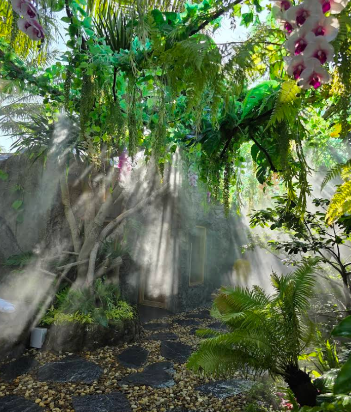 Mantra Forest Spa・サウナ室前