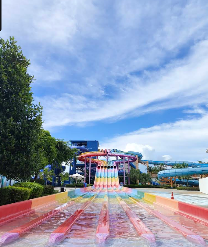 Splash Jungle Water Park（スプラッシュジャングル）内のウオータスライダー
